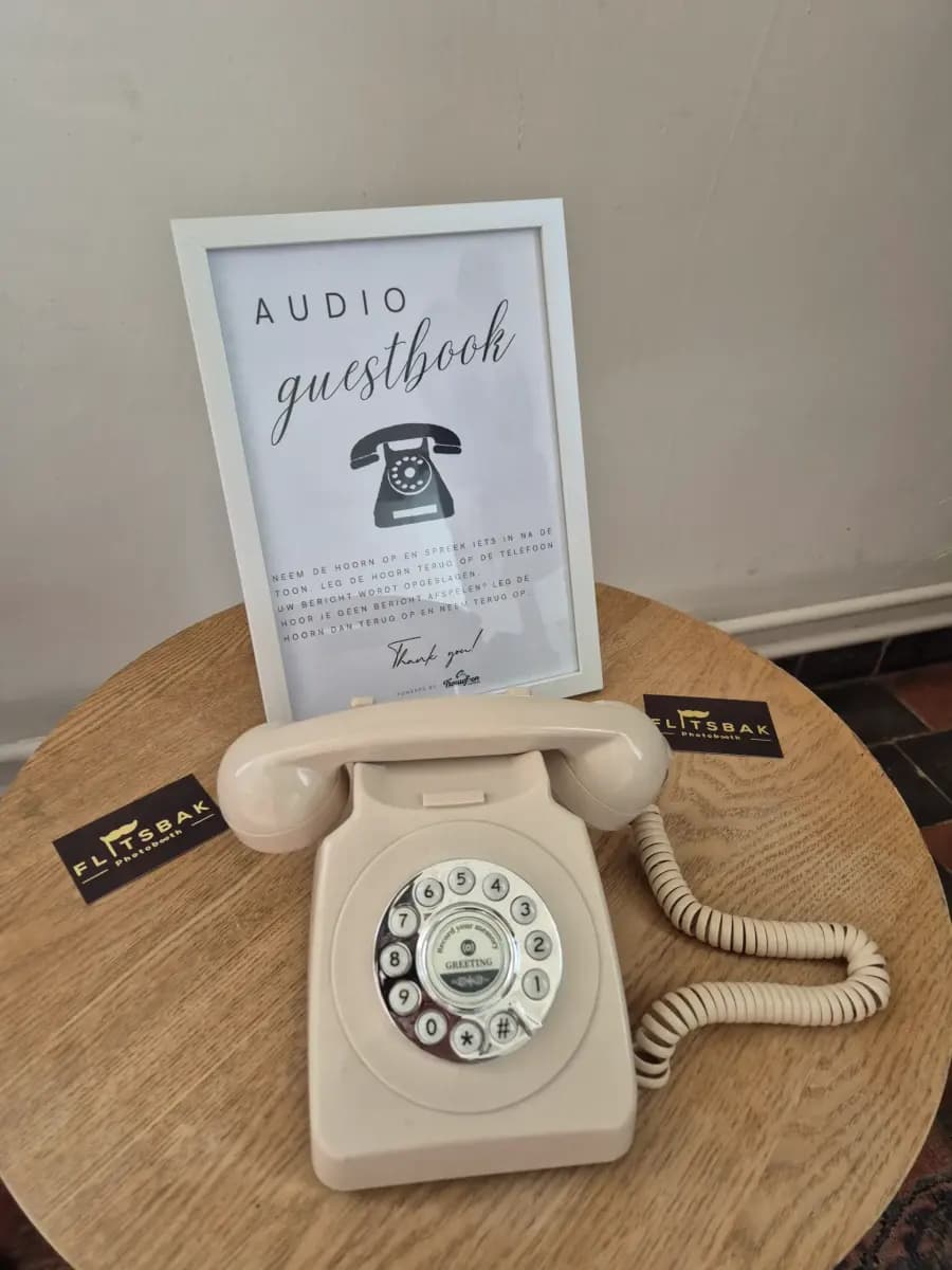 Trouwfeestdecor met photobooth in landelijke sfeer van Hof van Riemen