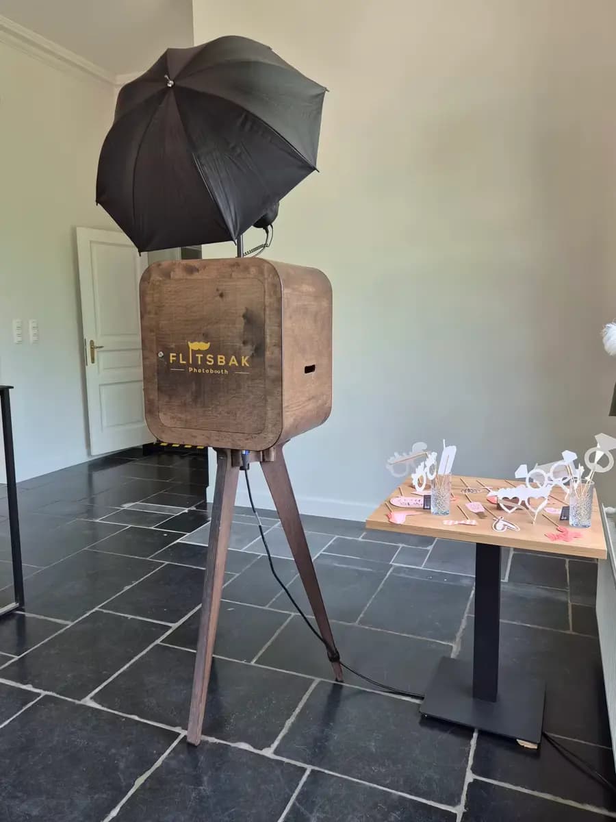 Props en accessoires zorgen voor vrolijke foto's in de photobooth