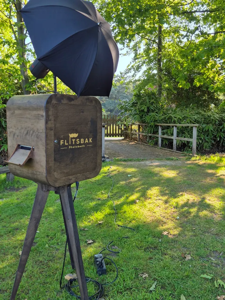 Flitsbak-photobooth buiten in de tuin