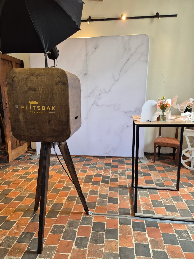 Flitsbak-photobooth met marmeren backdrop