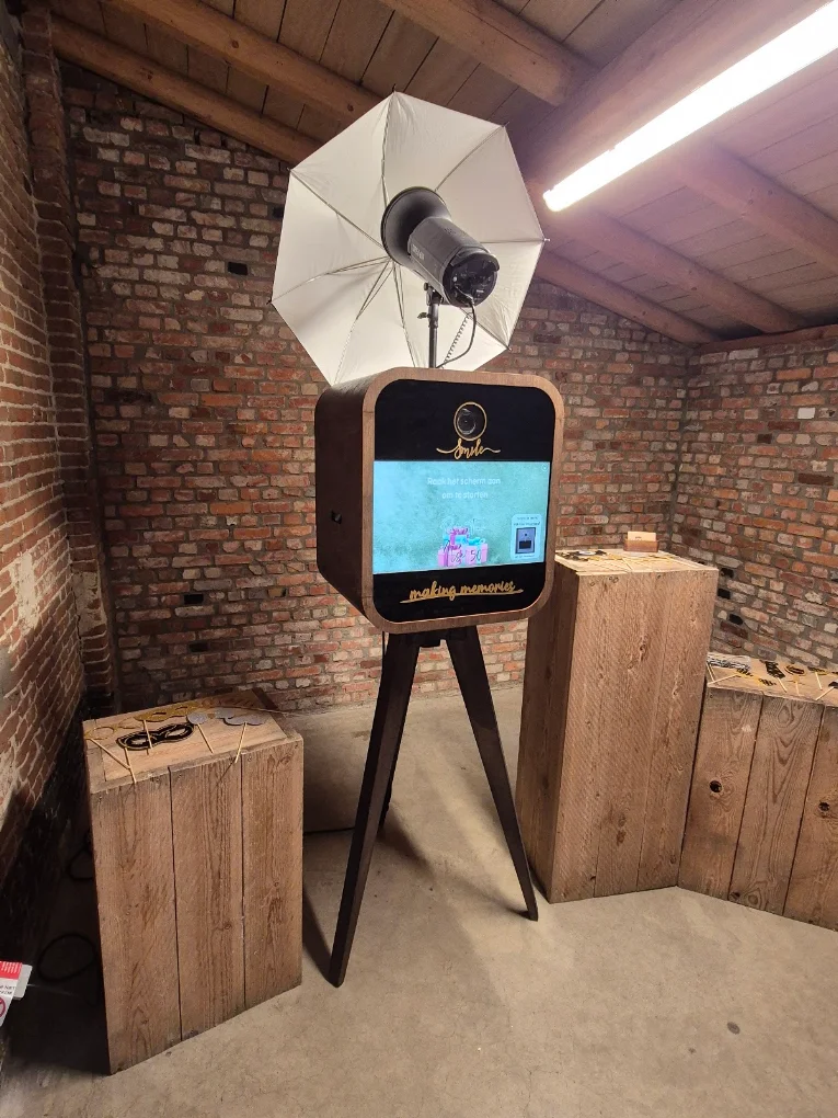 Flitsbak-photobooth met houten kisten