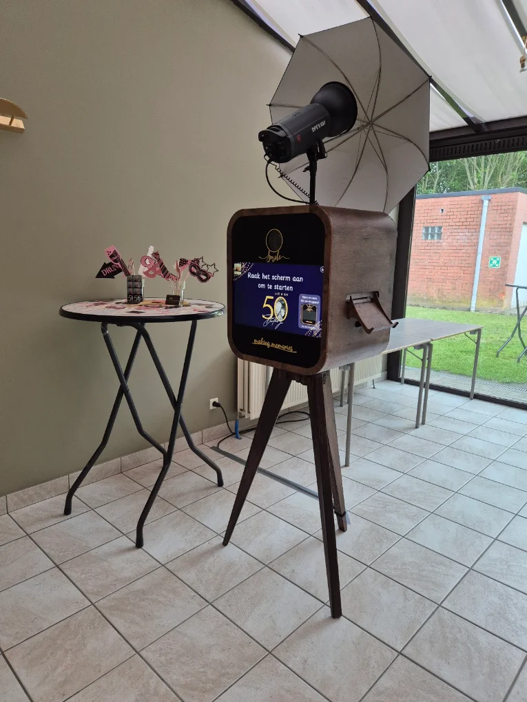 Flitsbak-photobooth op een vijftigste verjaardag